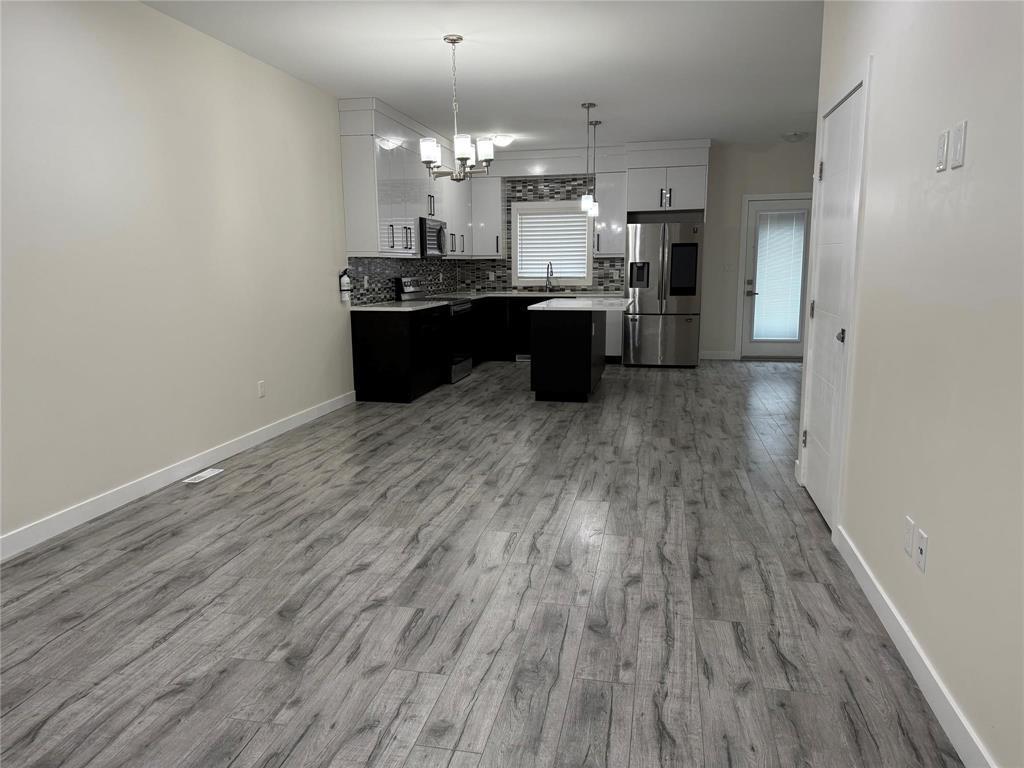 443 Wales Avenue, Winnipeg, MB - Indoor Photo Showing Kitchen
