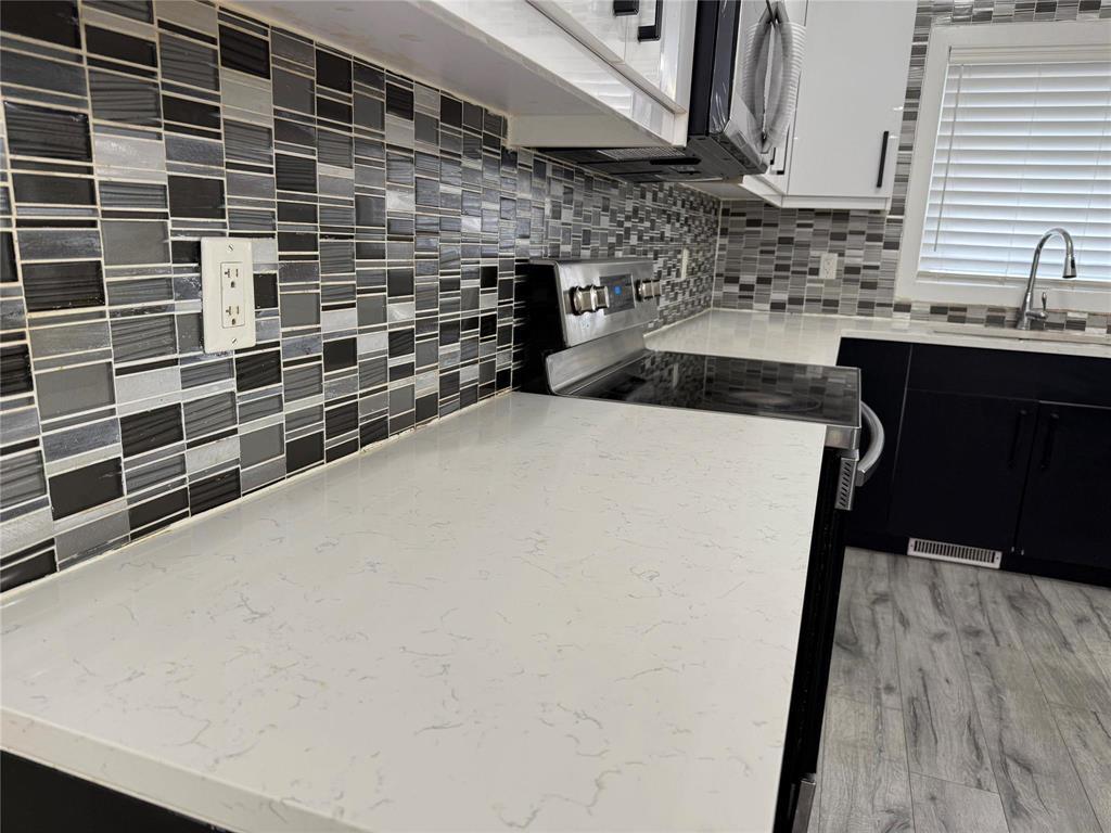 443 Wales Avenue, Winnipeg, MB - Indoor Photo Showing Kitchen