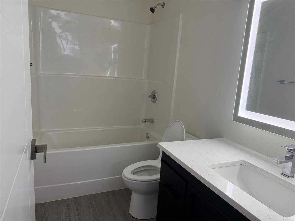 443 Wales Avenue, Winnipeg, MB - Indoor Photo Showing Bathroom