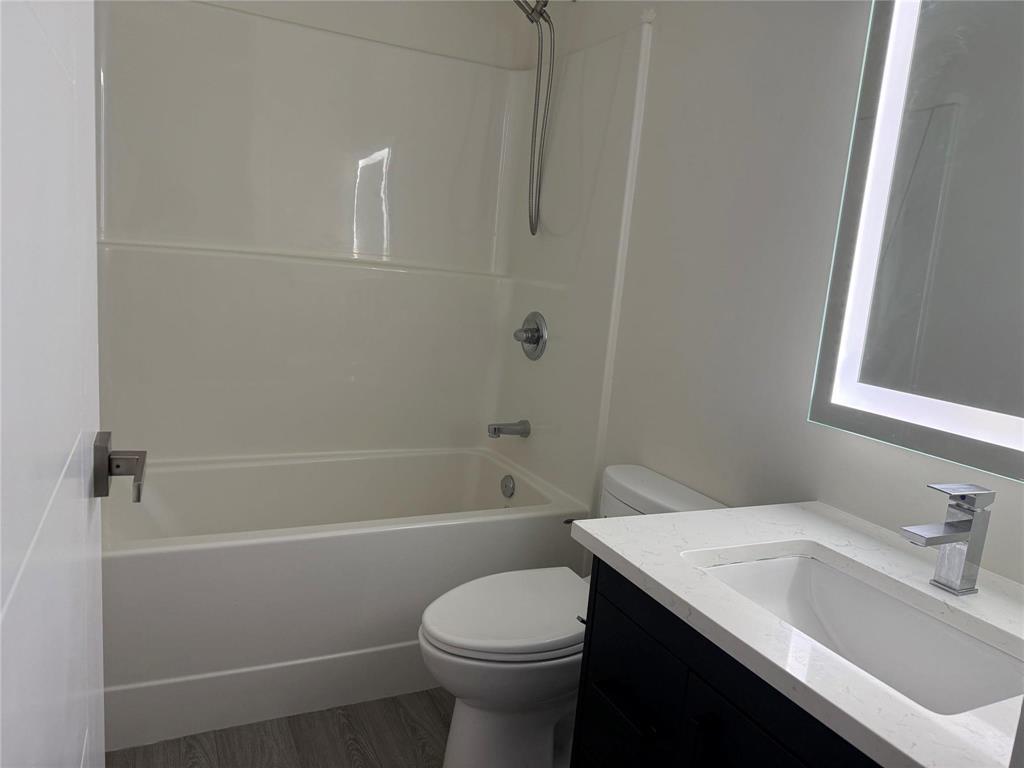 443 Wales Avenue, Winnipeg, MB - Indoor Photo Showing Bathroom