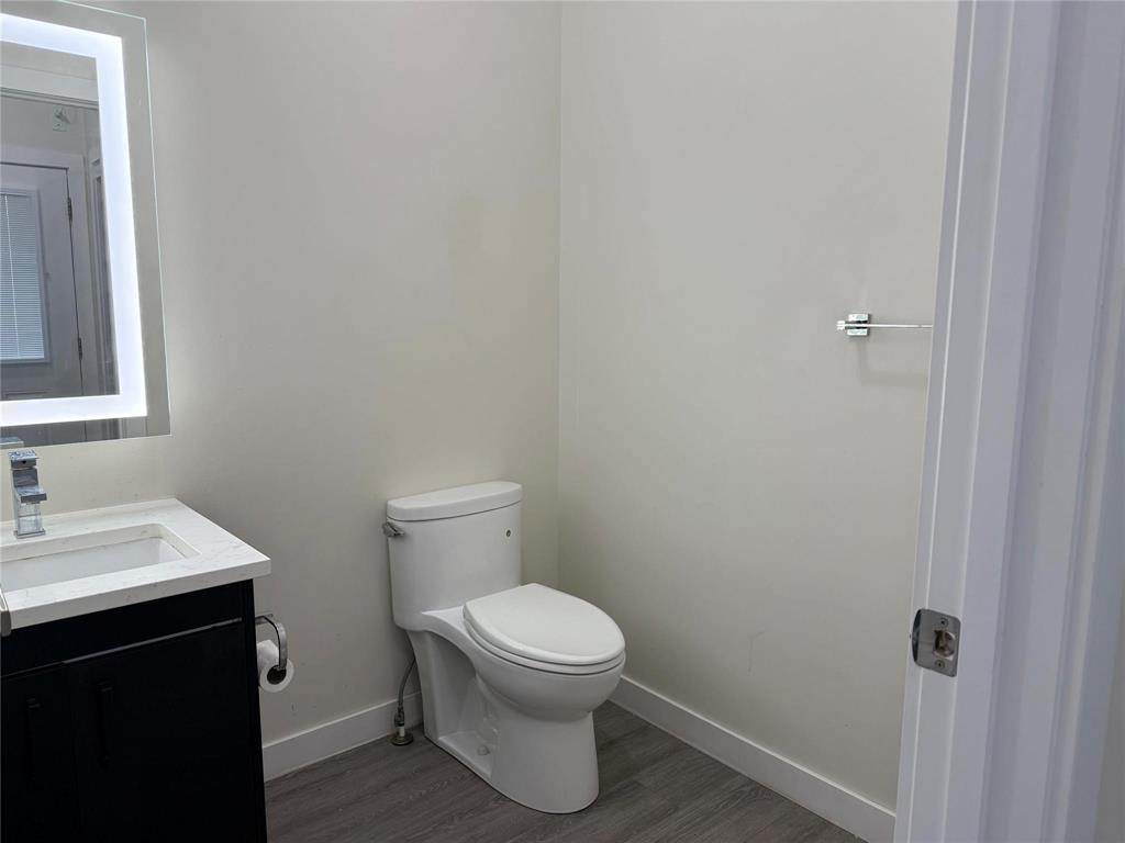 443 Wales Avenue, Winnipeg, MB - Indoor Photo Showing Bathroom