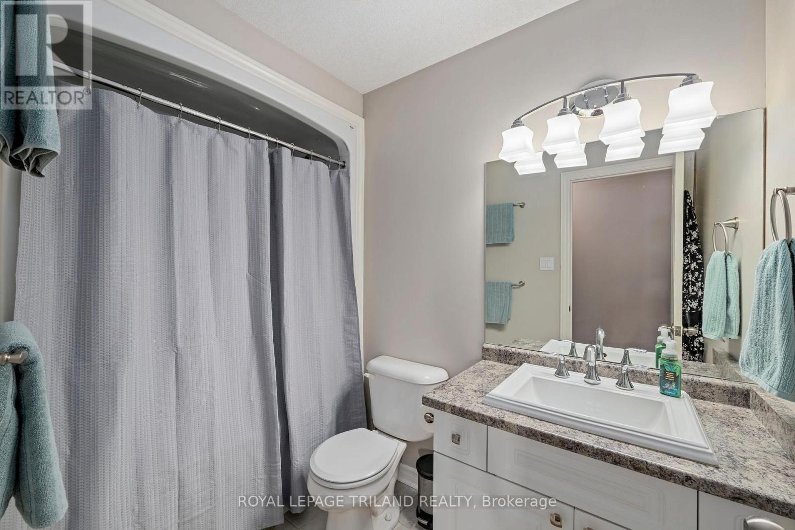 131 Deborah Drive, Strathroy-Caradoc (Ne), ON - Indoor Photo Showing Bathroom