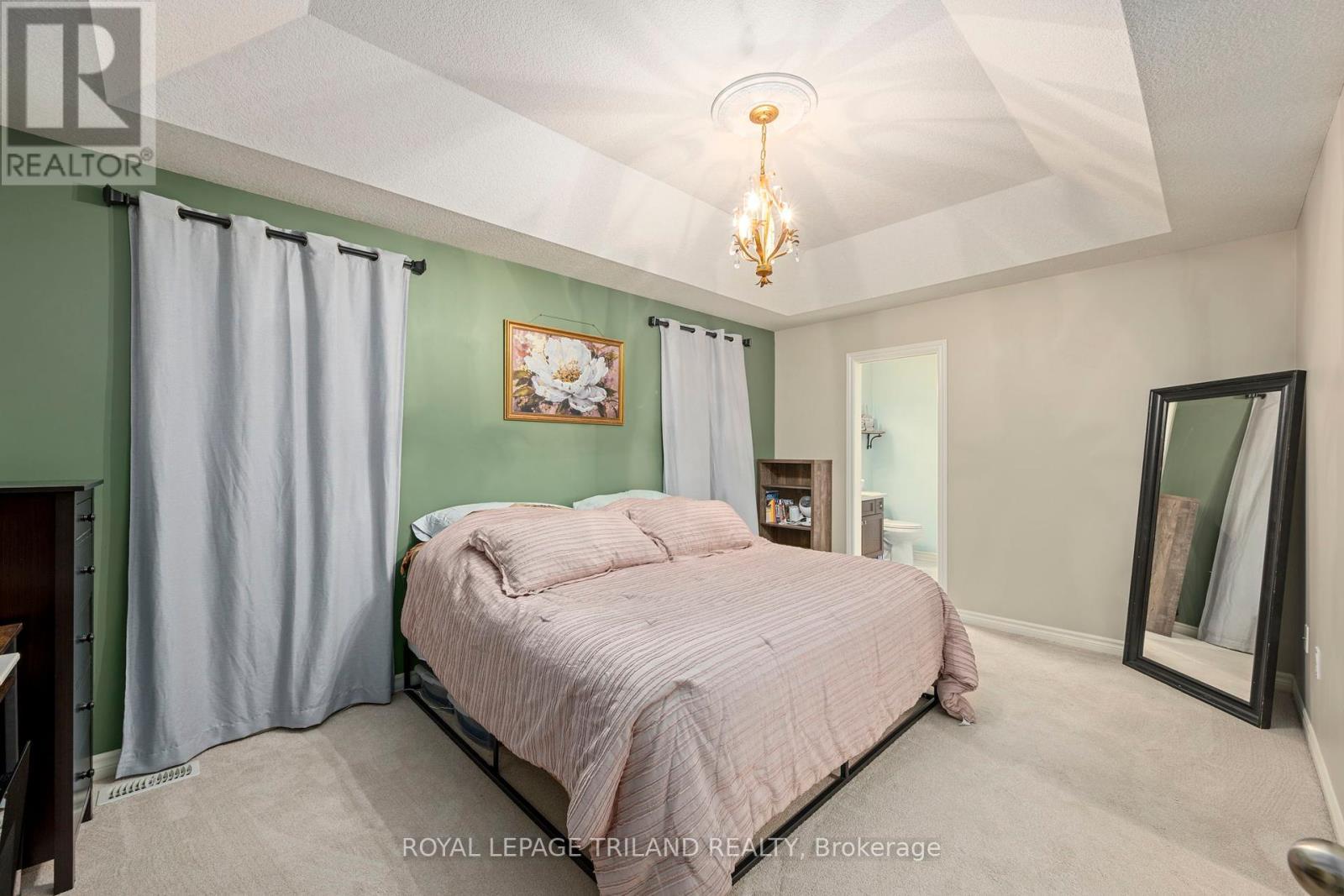 131 Deborah Drive, Strathroy-Caradoc (Ne), ON - Indoor Photo Showing Bedroom