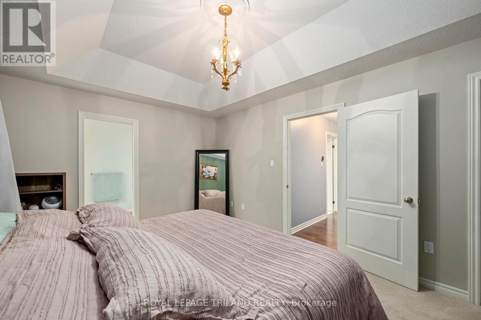 131 Deborah Drive, Strathroy-Caradoc (Ne), ON - Indoor Photo Showing Bedroom