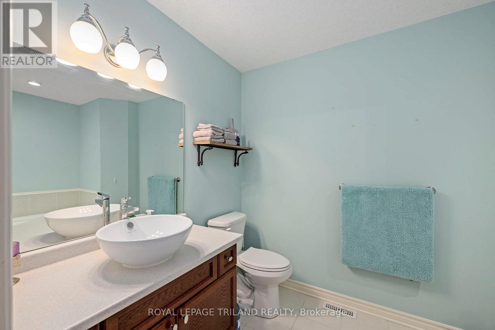 131 Deborah Drive, Strathroy-Caradoc (Ne), ON - Indoor Photo Showing Bathroom