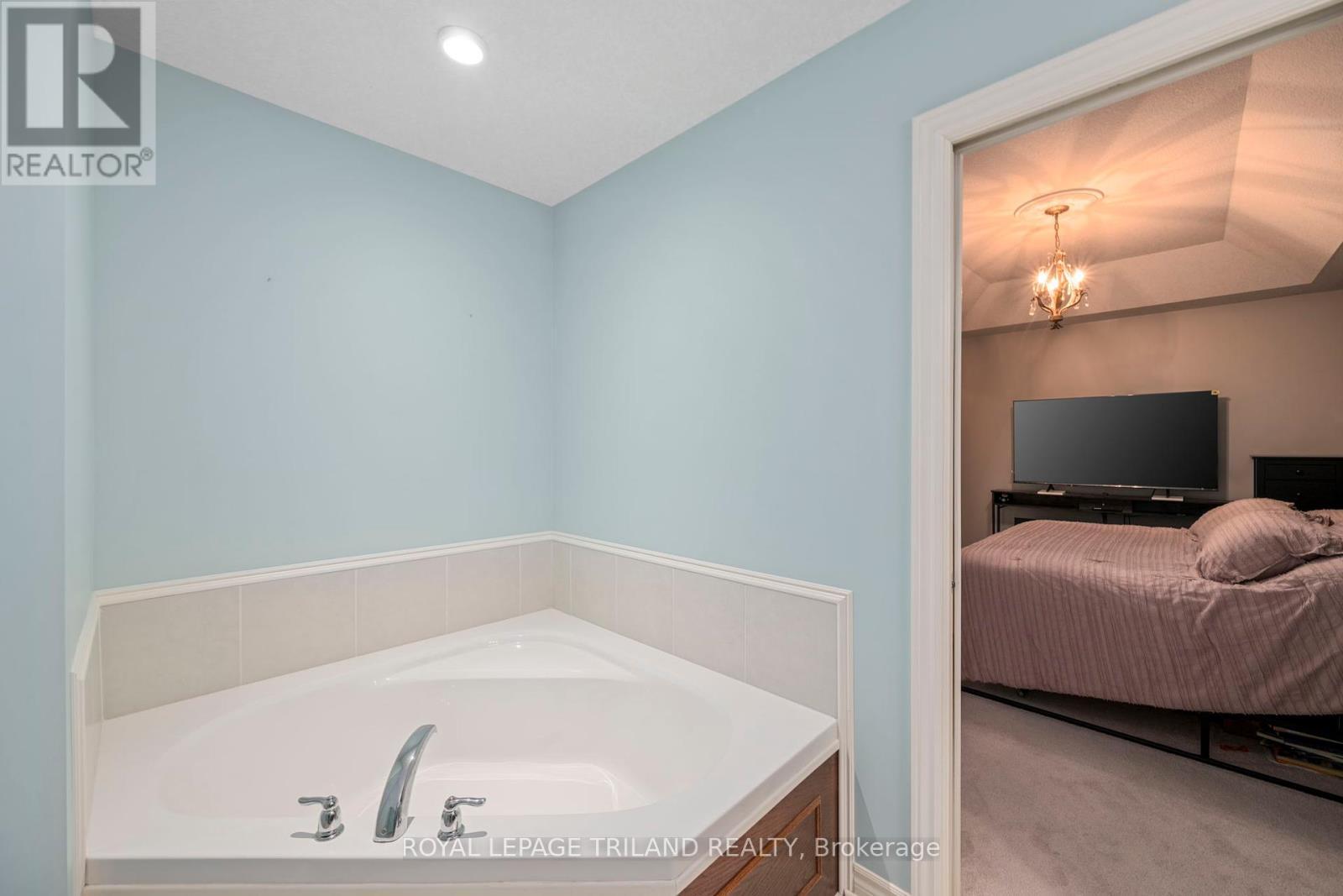 131 Deborah Drive, Strathroy-Caradoc (Ne), ON - Indoor Photo Showing Bathroom