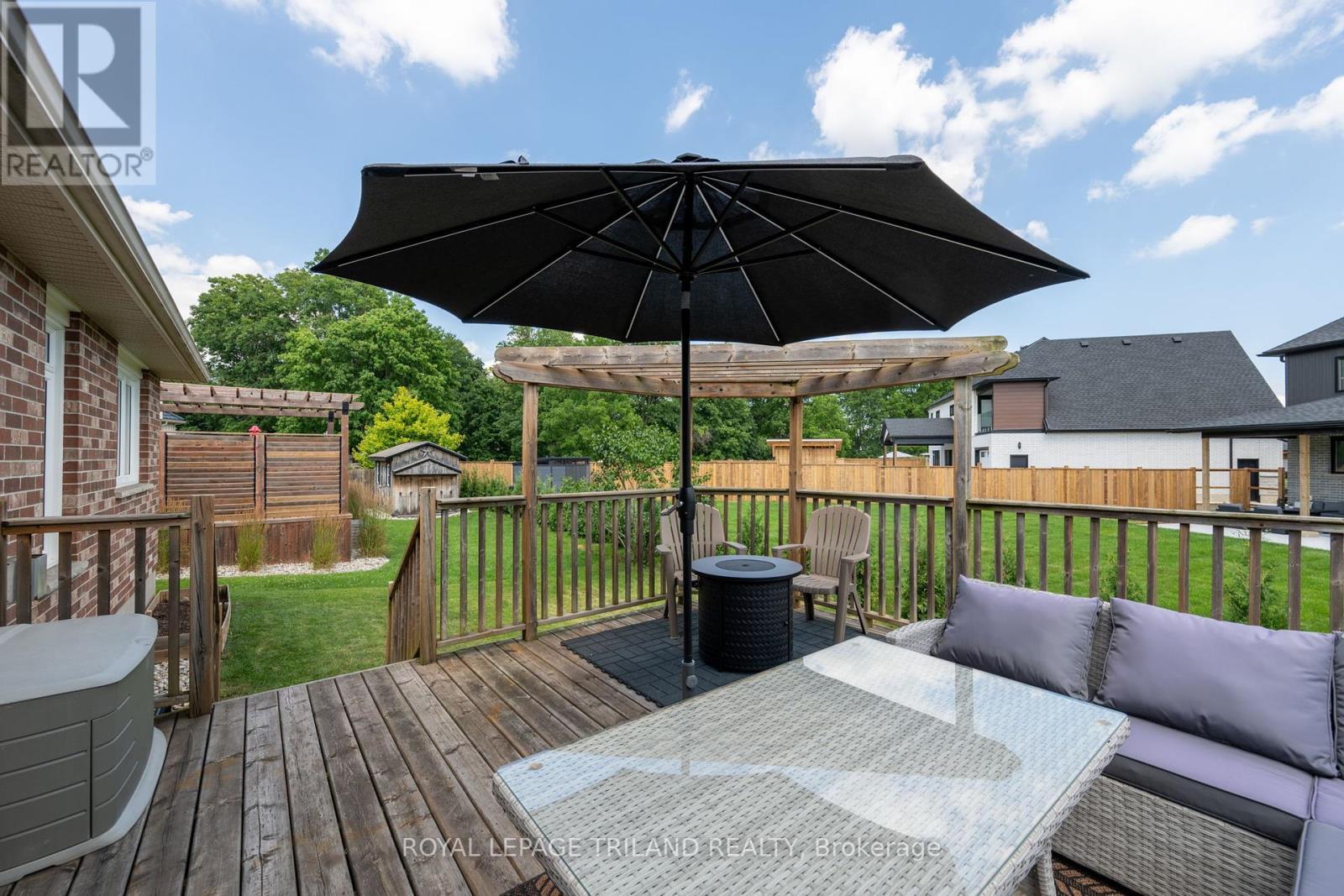 131 Deborah Drive, Strathroy-Caradoc (Ne), ON - Outdoor With Deck Patio Veranda With Exterior