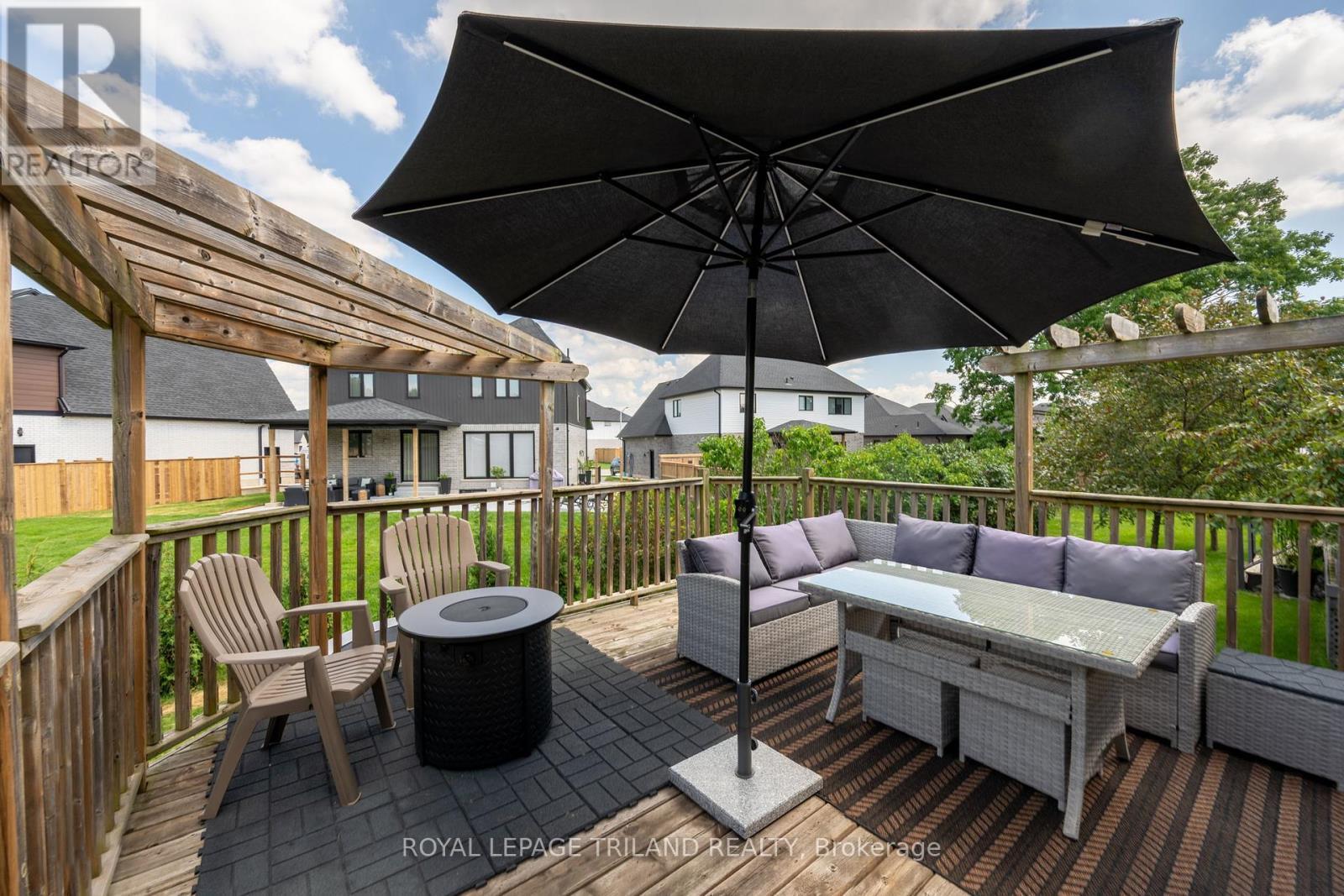 131 Deborah Drive, Strathroy-Caradoc (Ne), ON - Outdoor With Deck Patio Veranda With Exterior