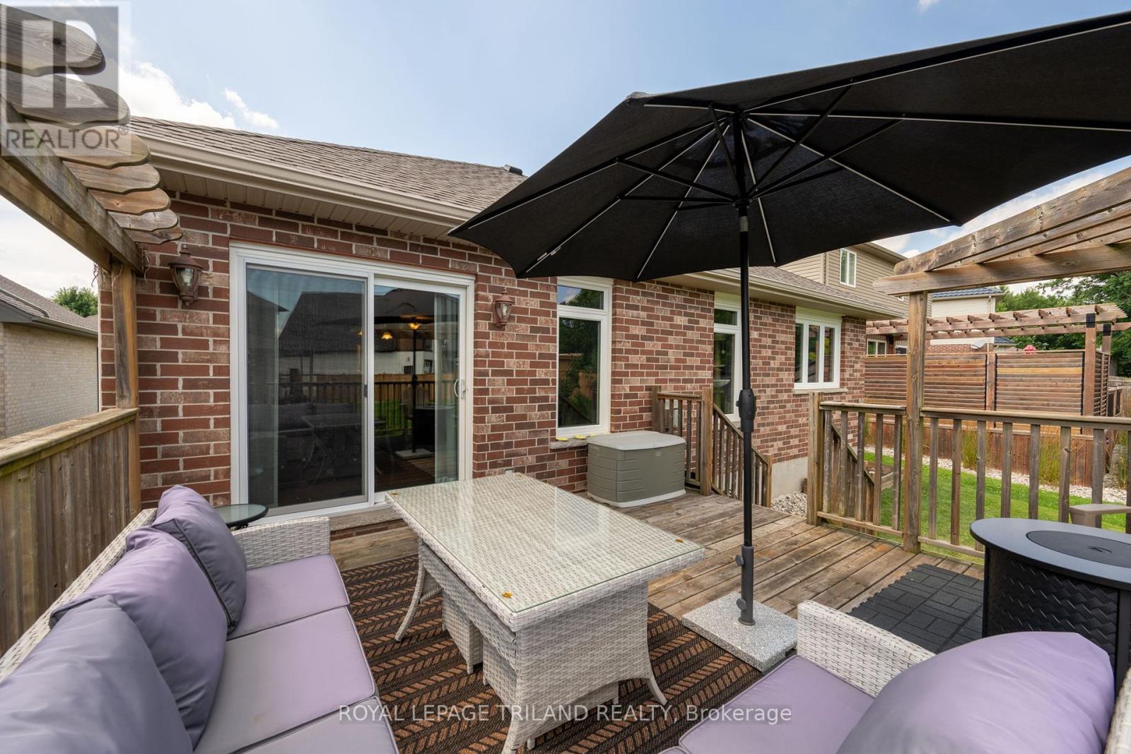131 Deborah Drive, Strathroy-Caradoc (Ne), ON - Outdoor With Deck Patio Veranda With Exterior