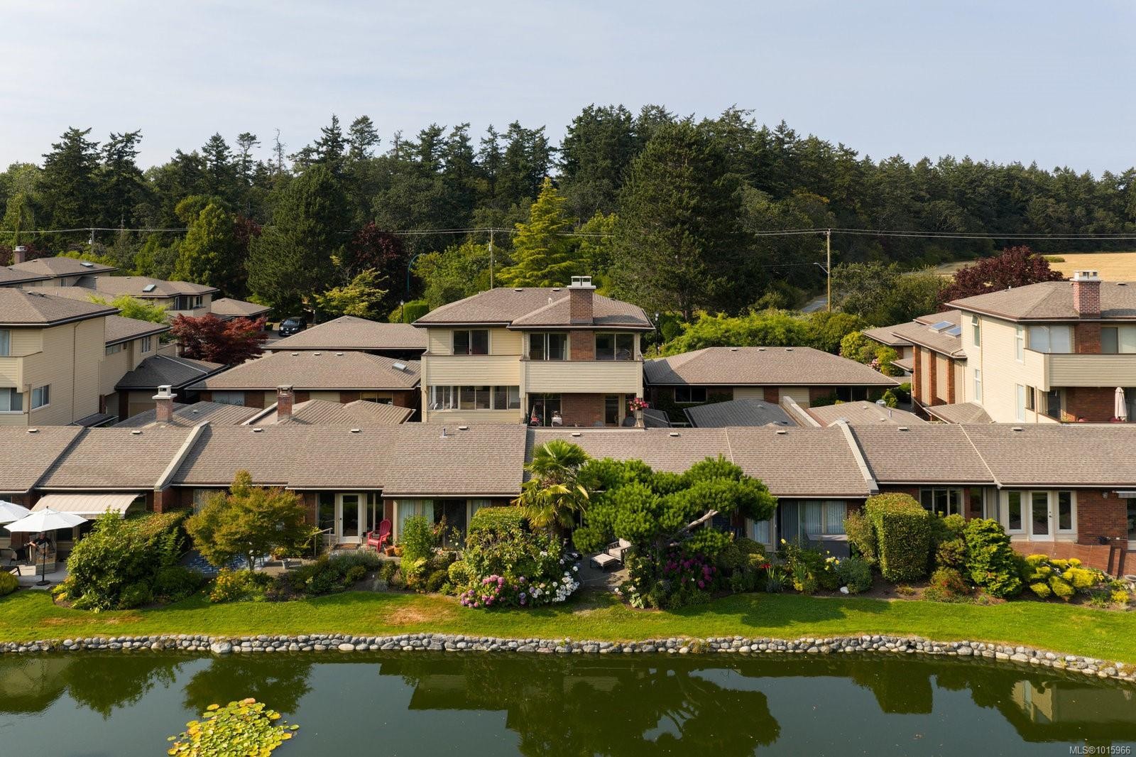 124-2345 Cedar Hill Cross Rd, Oak Bay, BC