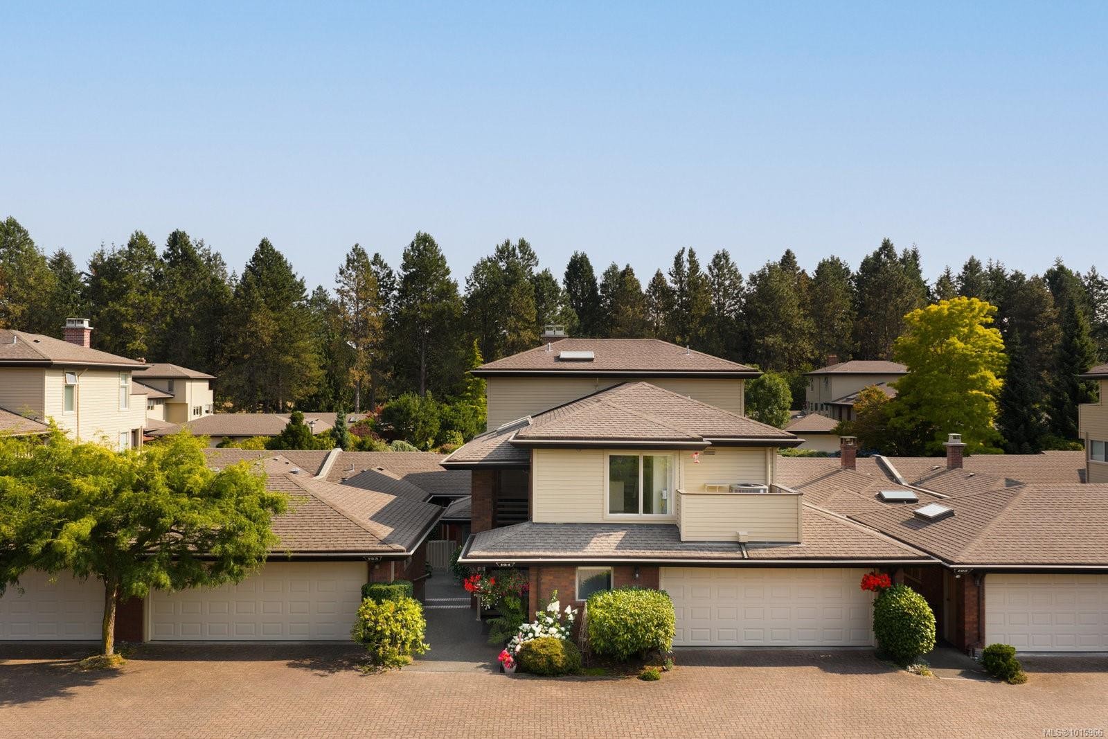 124-2345 Cedar Hill Cross Rd, Oak Bay, BC