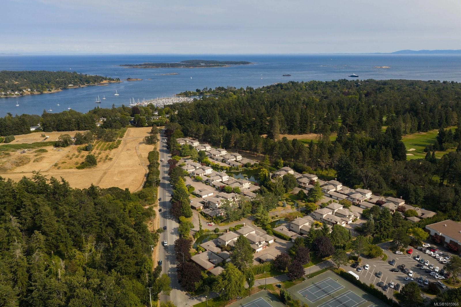 124-2345 Cedar Hill Cross Rd, Oak Bay, BC