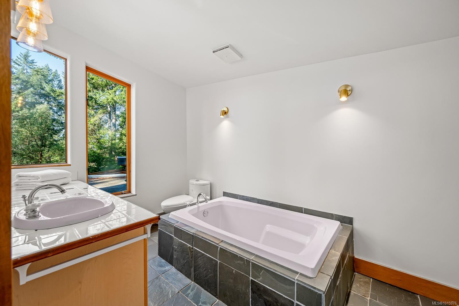 6161 Lacon Rd, Denman Island, BC