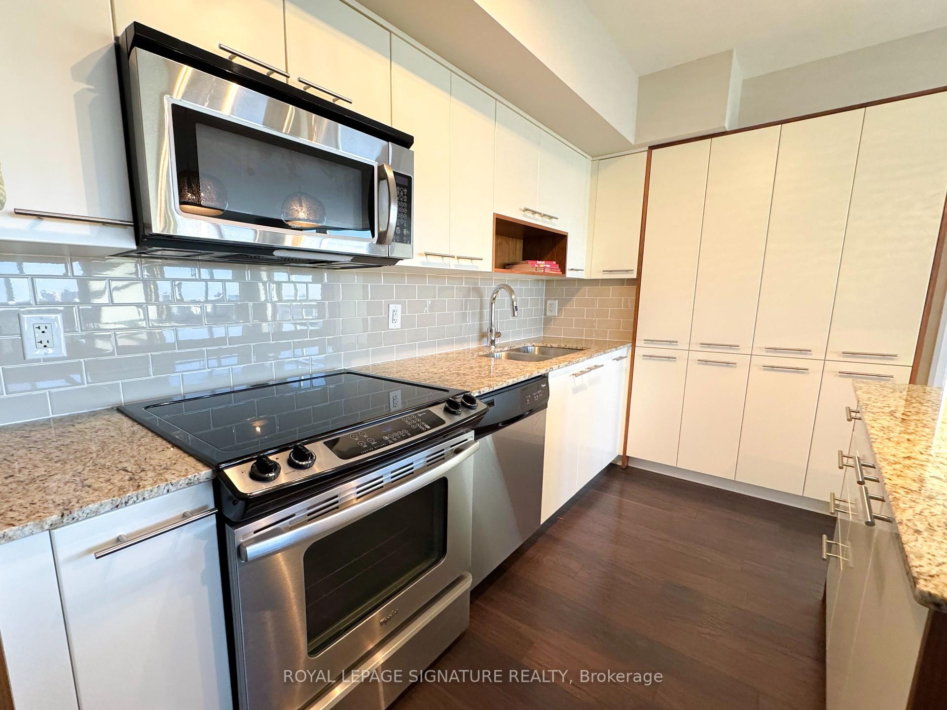 1807-1 Valhalla Inn Road, Toronto, ON - Indoor Photo Showing Kitchen With Stainless Steel Kitchen