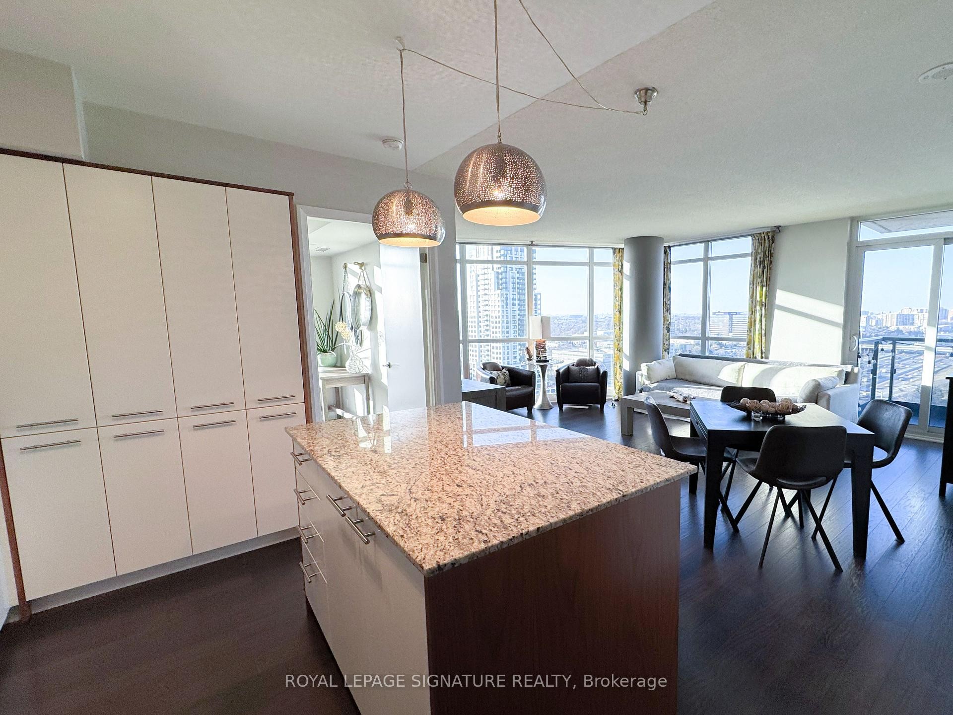 1807-1 Valhalla Inn Road, Toronto, ON - Indoor Photo Showing Kitchen