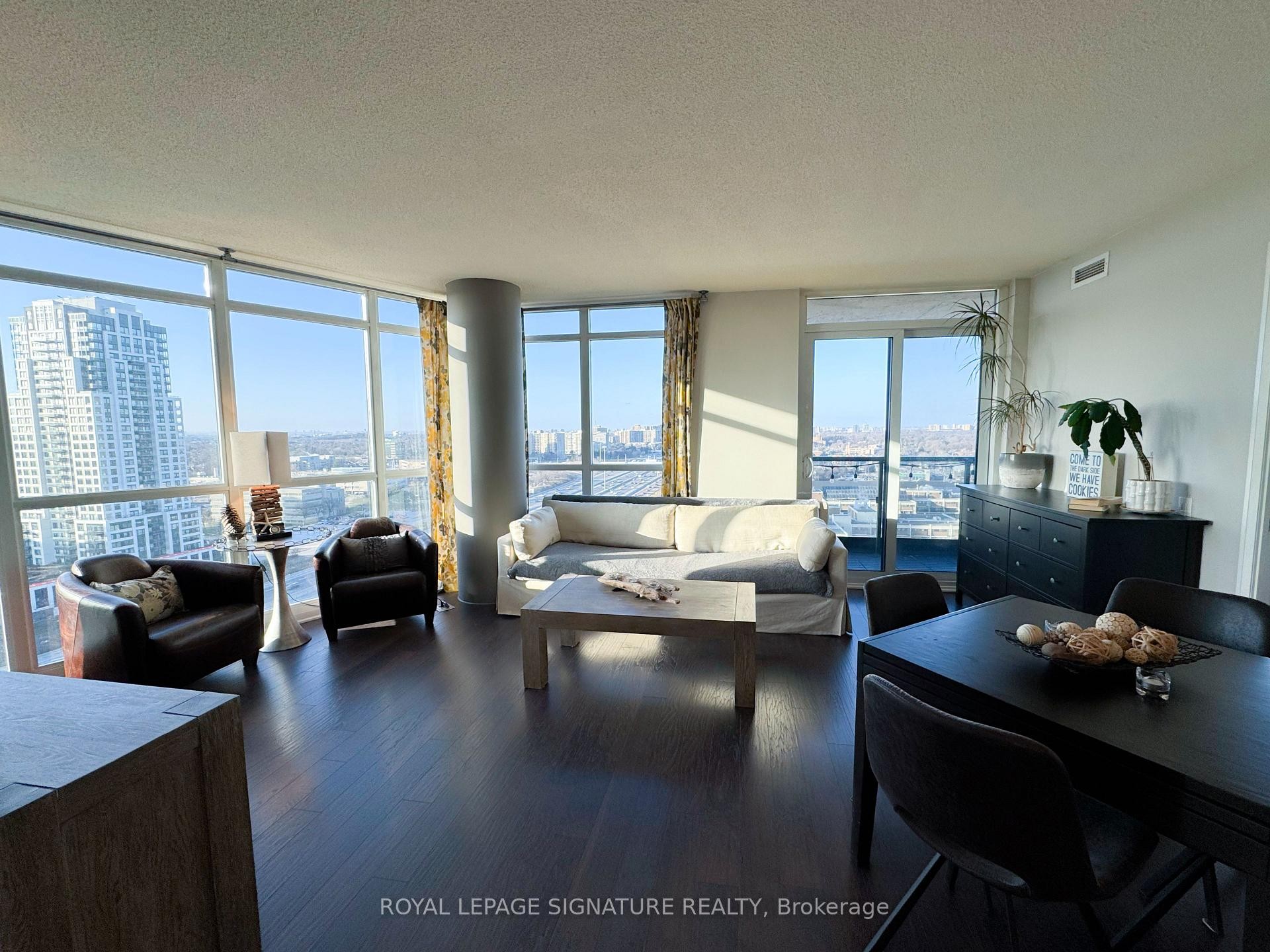 1807-1 Valhalla Inn Road, Toronto, ON - Indoor Photo Showing Living Room