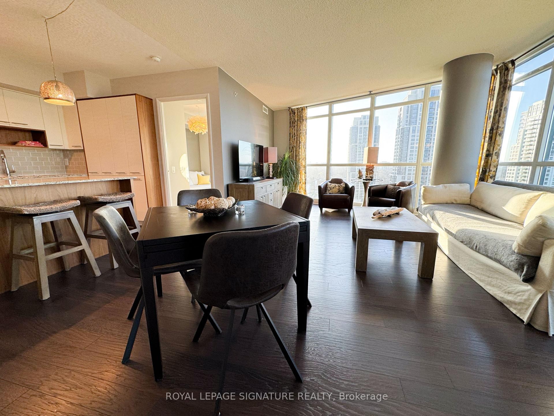 1807-1 Valhalla Inn Road, Toronto, ON - Indoor