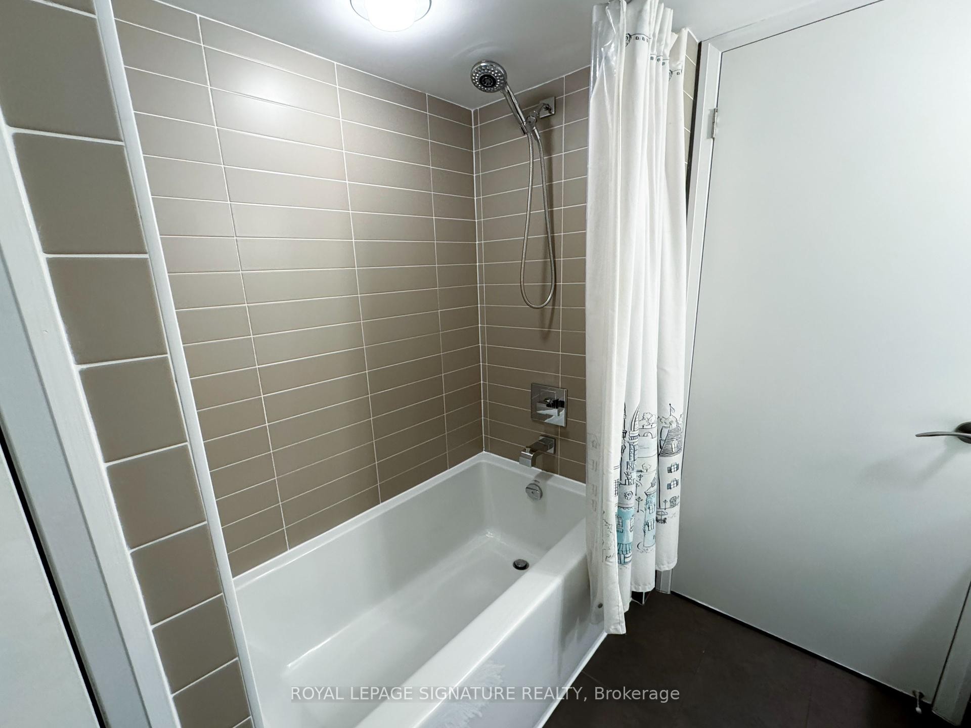 1807-1 Valhalla Inn Road, Toronto, ON - Indoor Photo Showing Bathroom