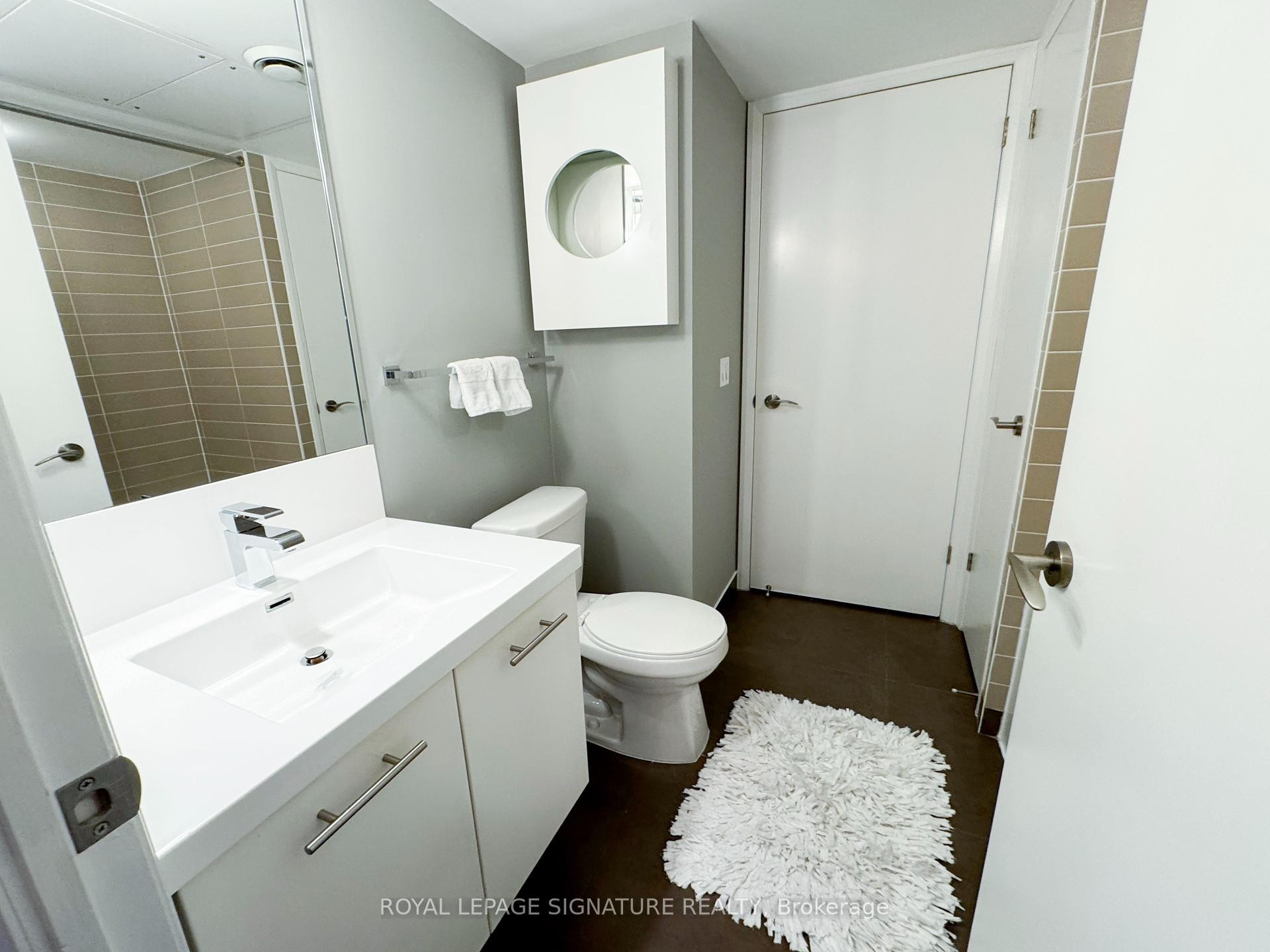 1807-1 Valhalla Inn Road, Toronto, ON - Indoor Photo Showing Bathroom