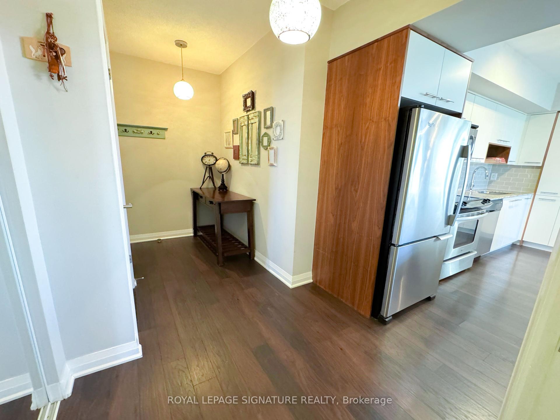 1807-1 Valhalla Inn Road, Toronto, ON - Indoor Photo Showing Kitchen
