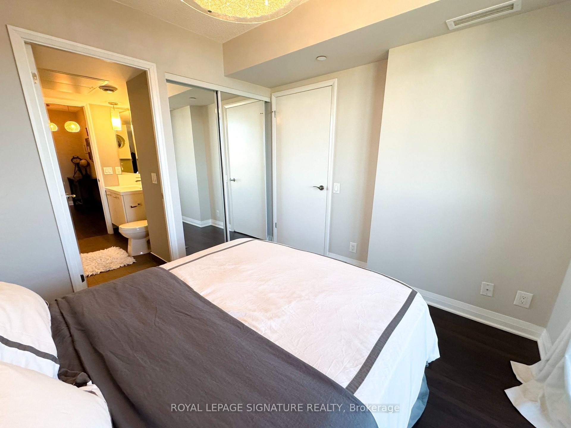 1807-1 Valhalla Inn Road, Toronto, ON - Indoor Photo Showing Bedroom