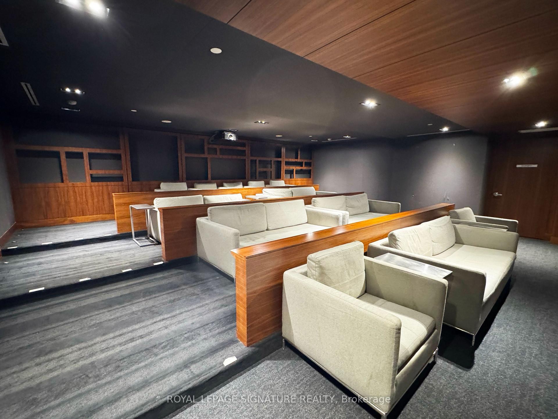 1807-1 Valhalla Inn Road, Toronto, ON - Indoor