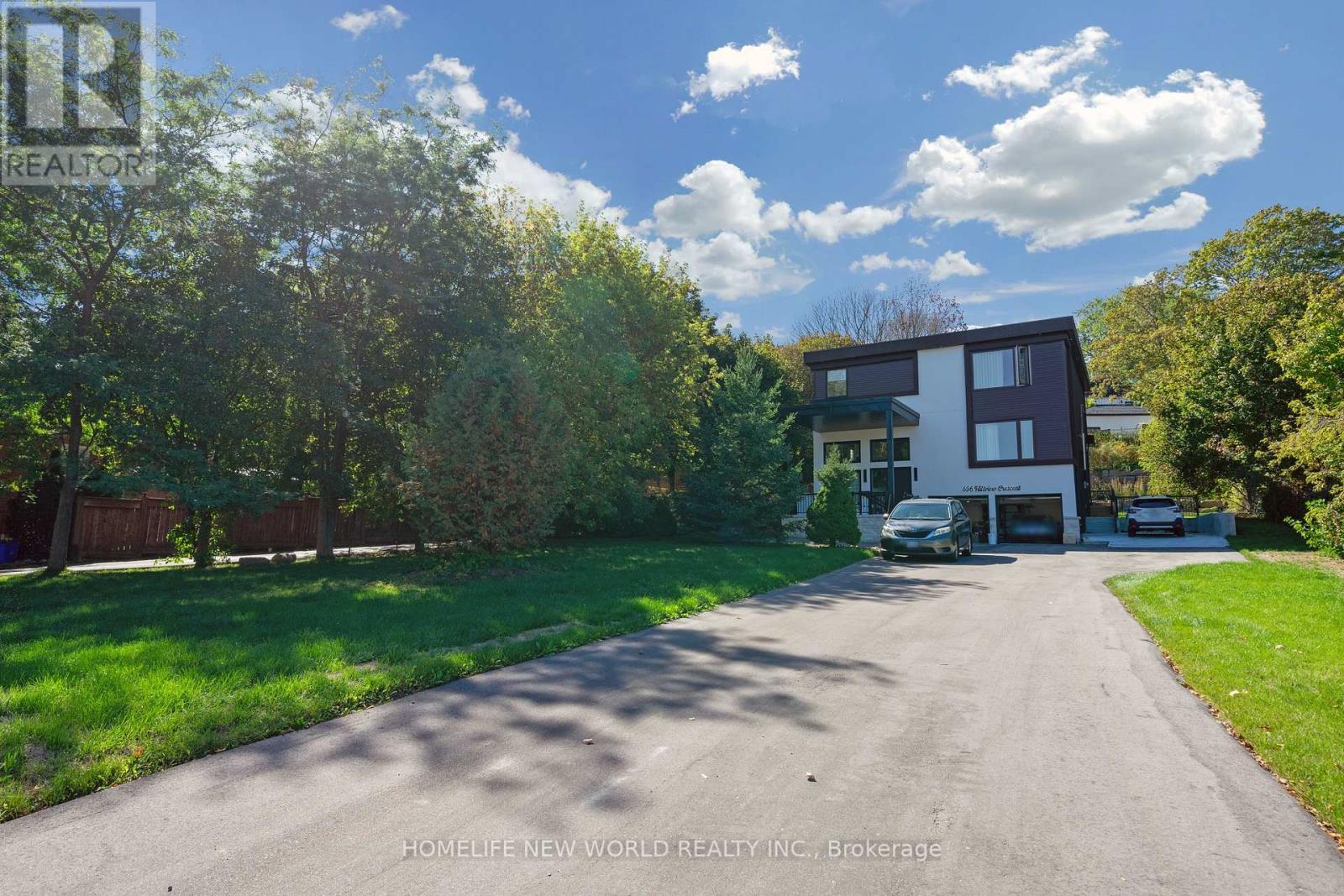 696 Hillview Crescent, Pickering, ON - Outdoor