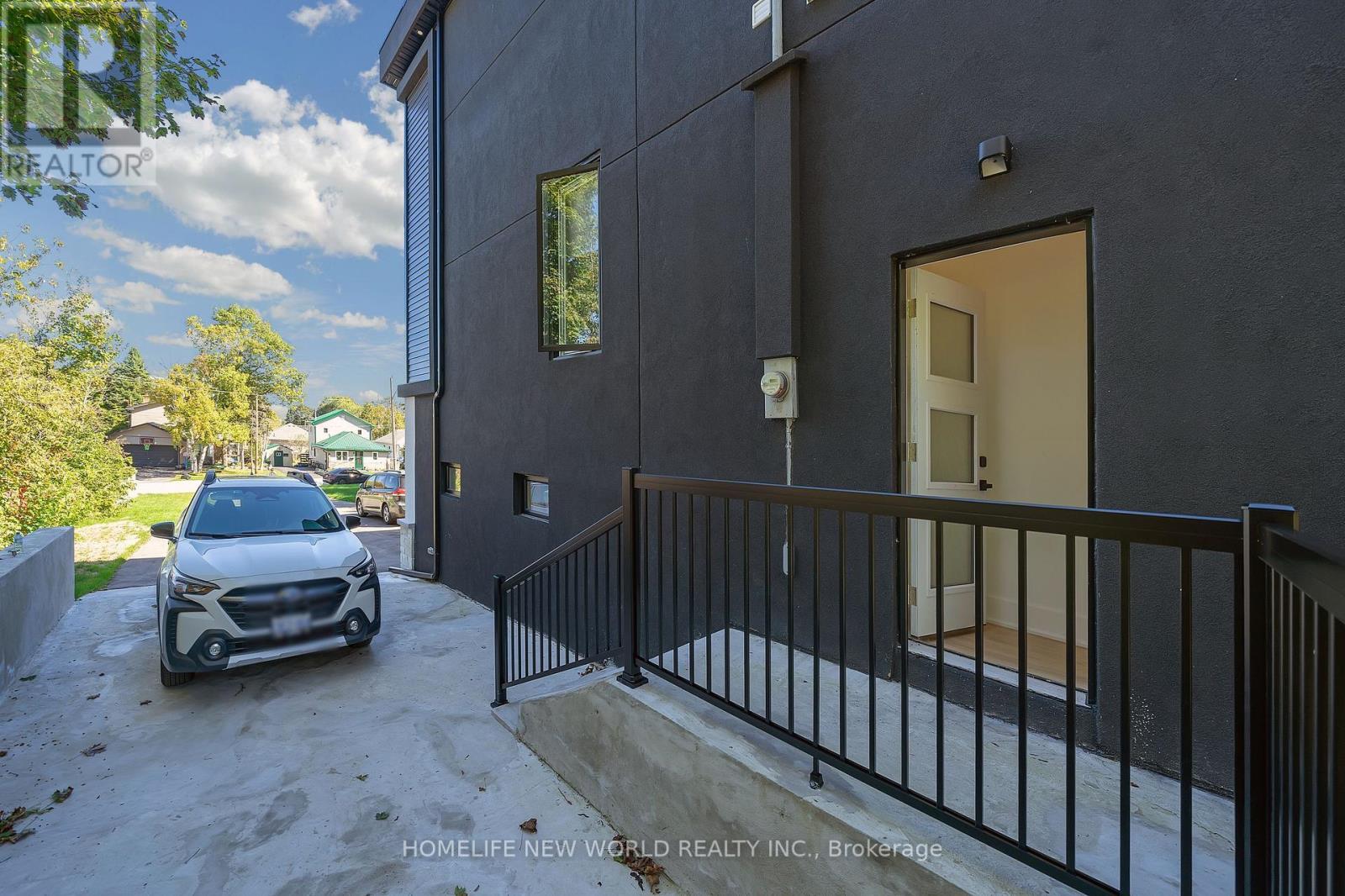 696 Hillview Crescent, Pickering, ON - Outdoor With Exterior