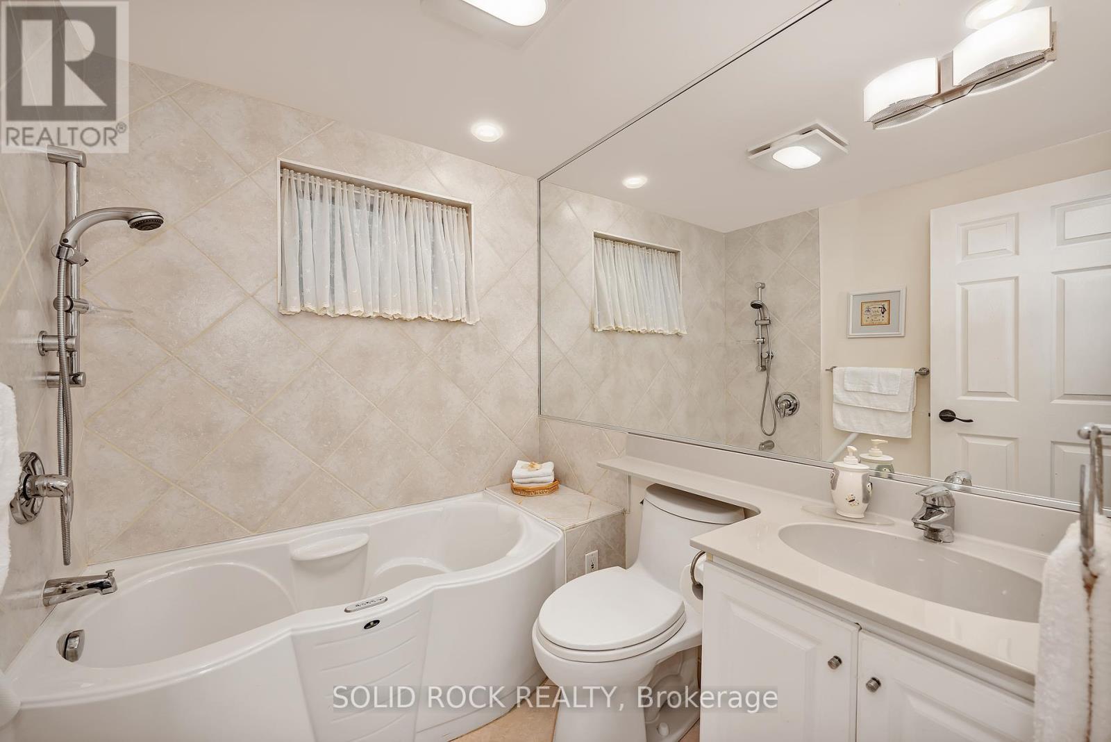 471 Tillbury Avenue, Ottawa, ON - Indoor Photo Showing Bathroom