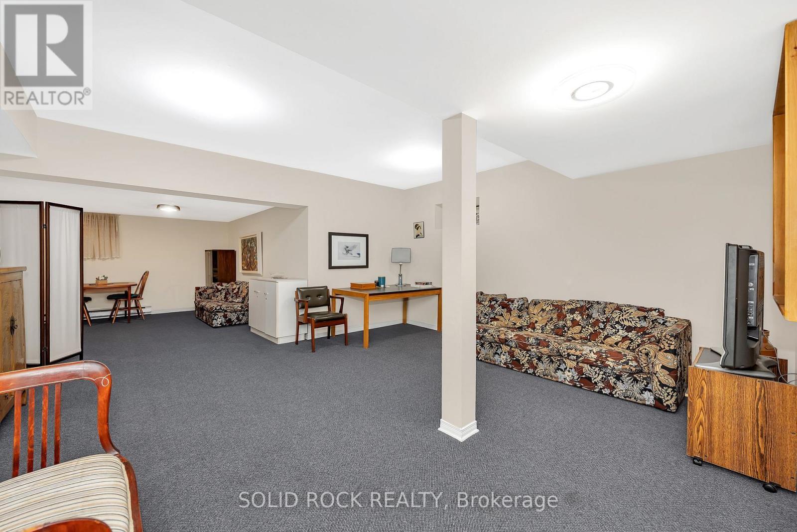 471 Tillbury Avenue, Ottawa, ON - Indoor