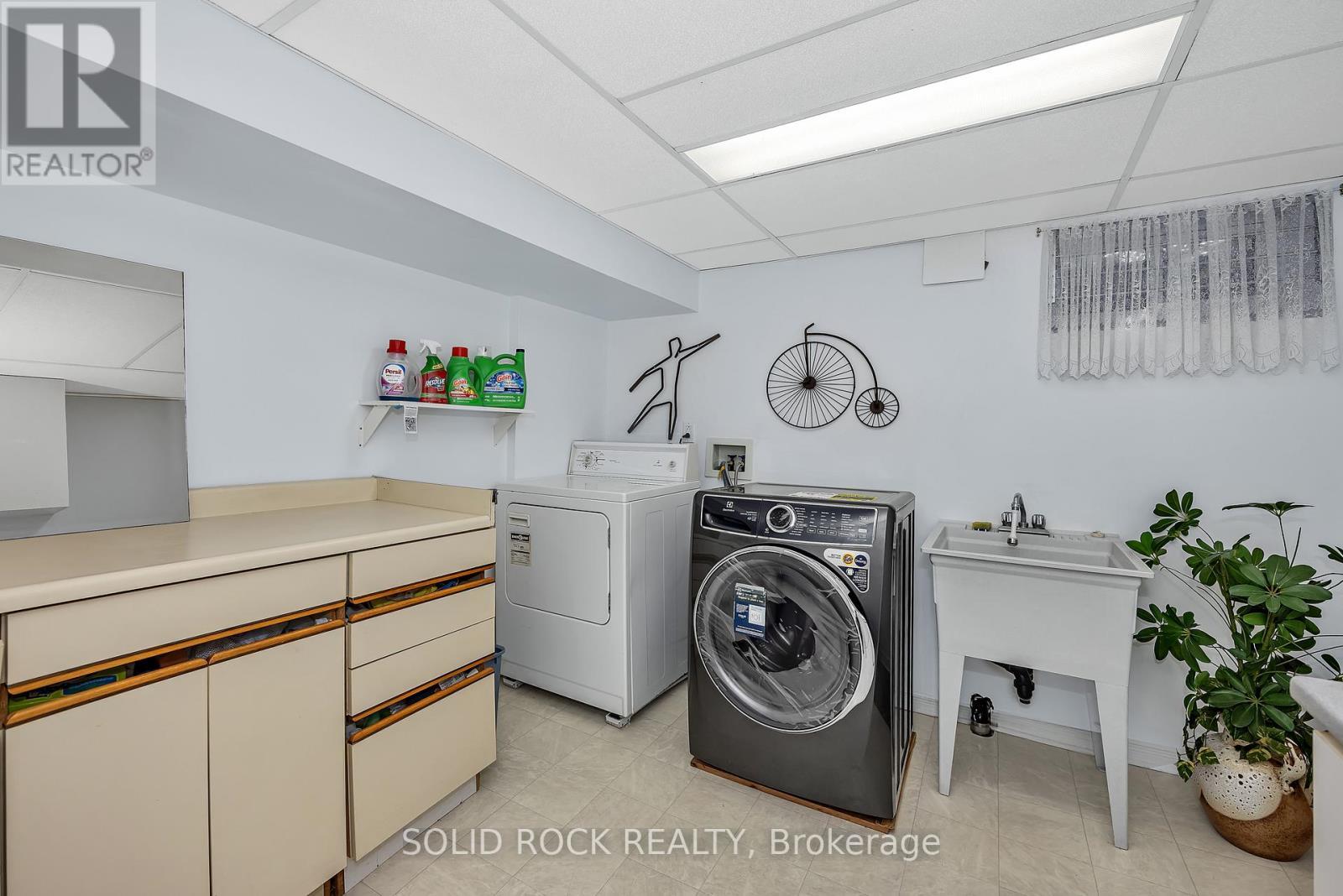471 Tillbury Avenue, Ottawa, ON - Indoor Photo Showing Laundry Room