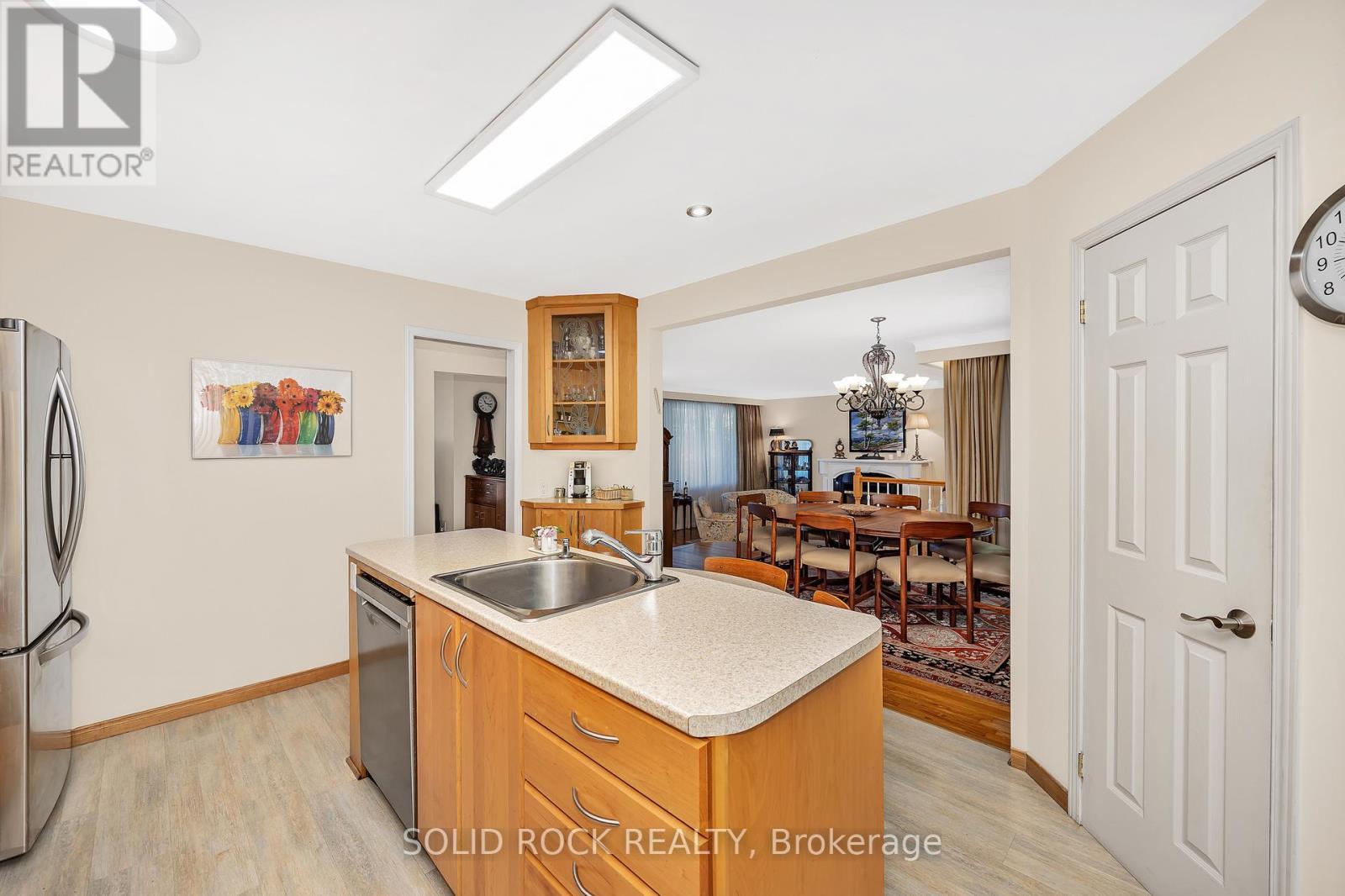 471 Tillbury Avenue, Ottawa, ON - Indoor Photo Showing Kitchen
