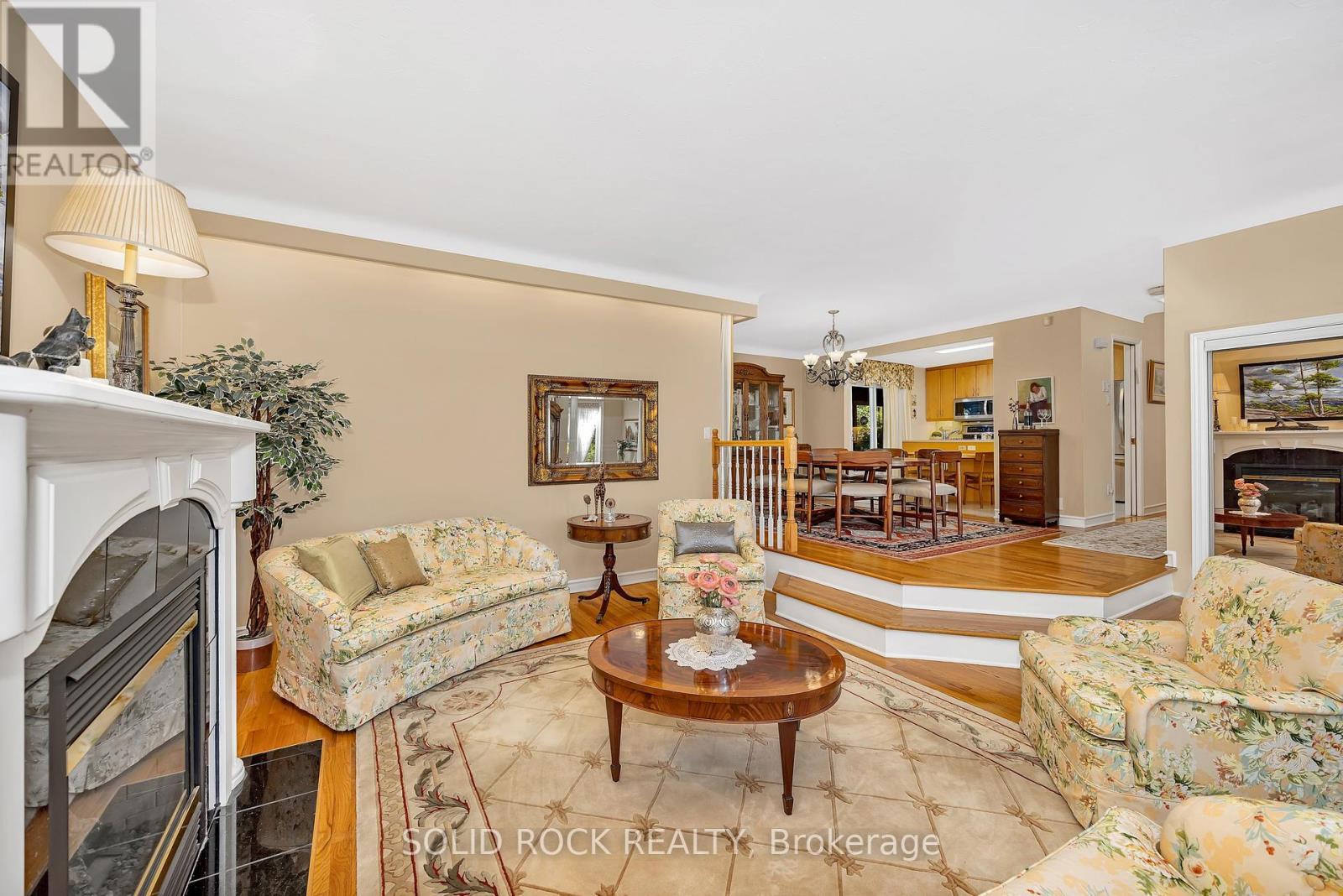 471 Tillbury Avenue, Ottawa, ON - Indoor Photo Showing Living Room With Fireplace