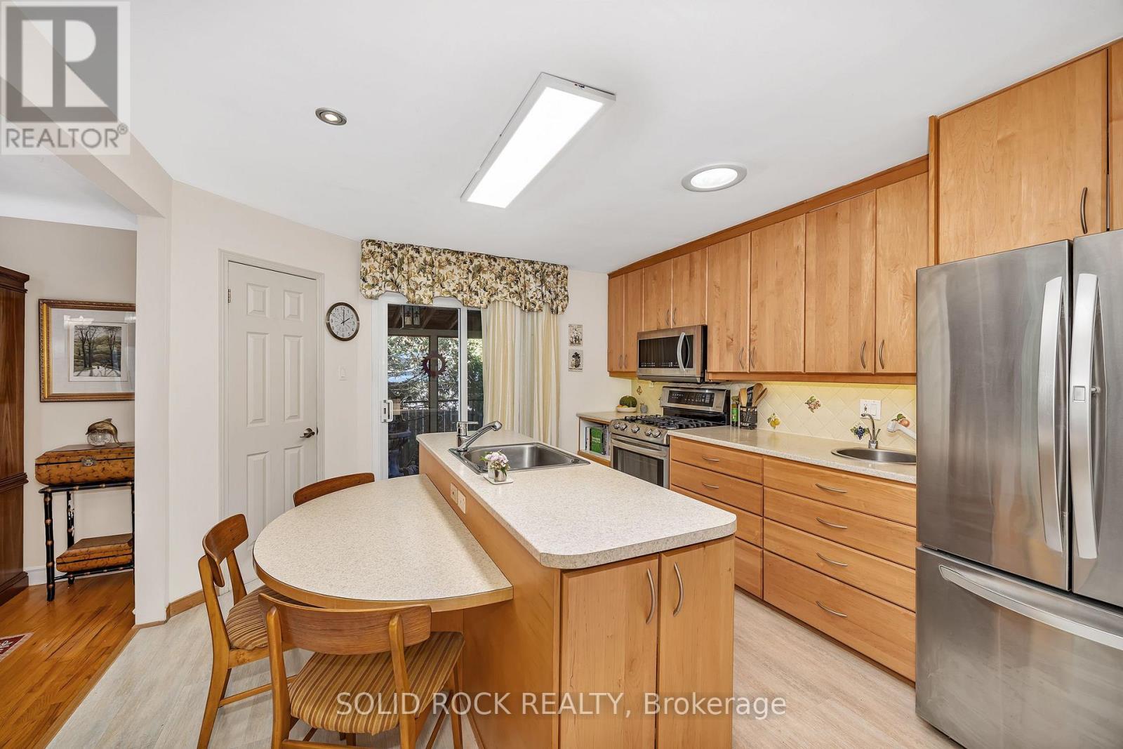 471 Tillbury Avenue, Ottawa, ON - Indoor Photo Showing Kitchen