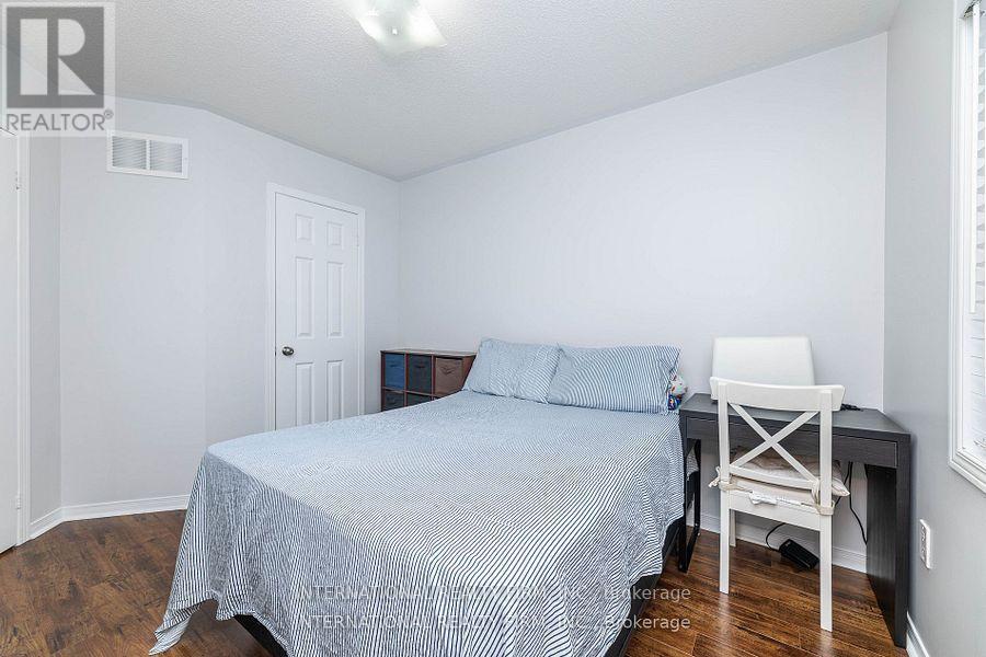 1855 Appleby Line, Burlington, ON - Indoor Photo Showing Bedroom