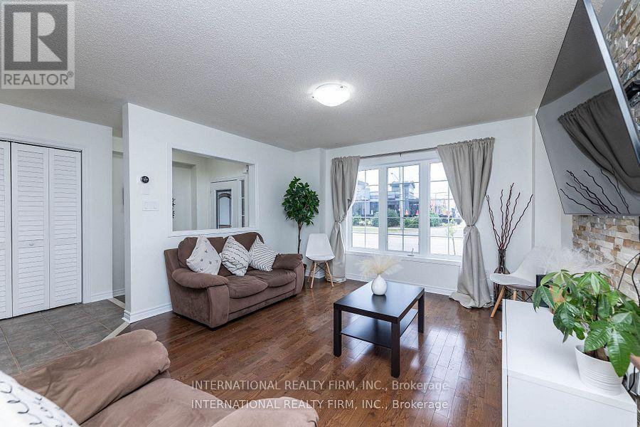 1855 Appleby Line, Burlington, ON - Indoor Photo Showing Living Room