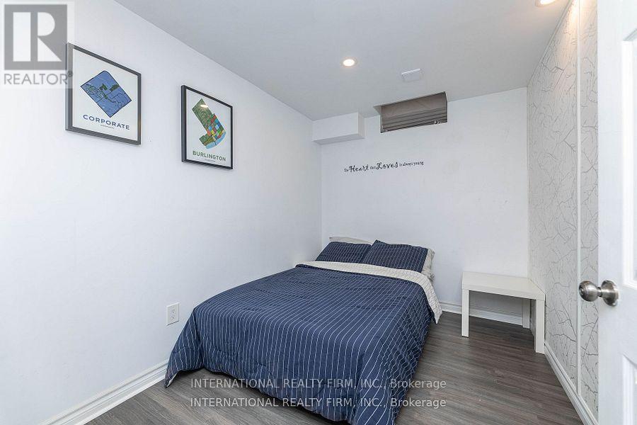 1855 Appleby Line, Burlington, ON - Indoor Photo Showing Bedroom