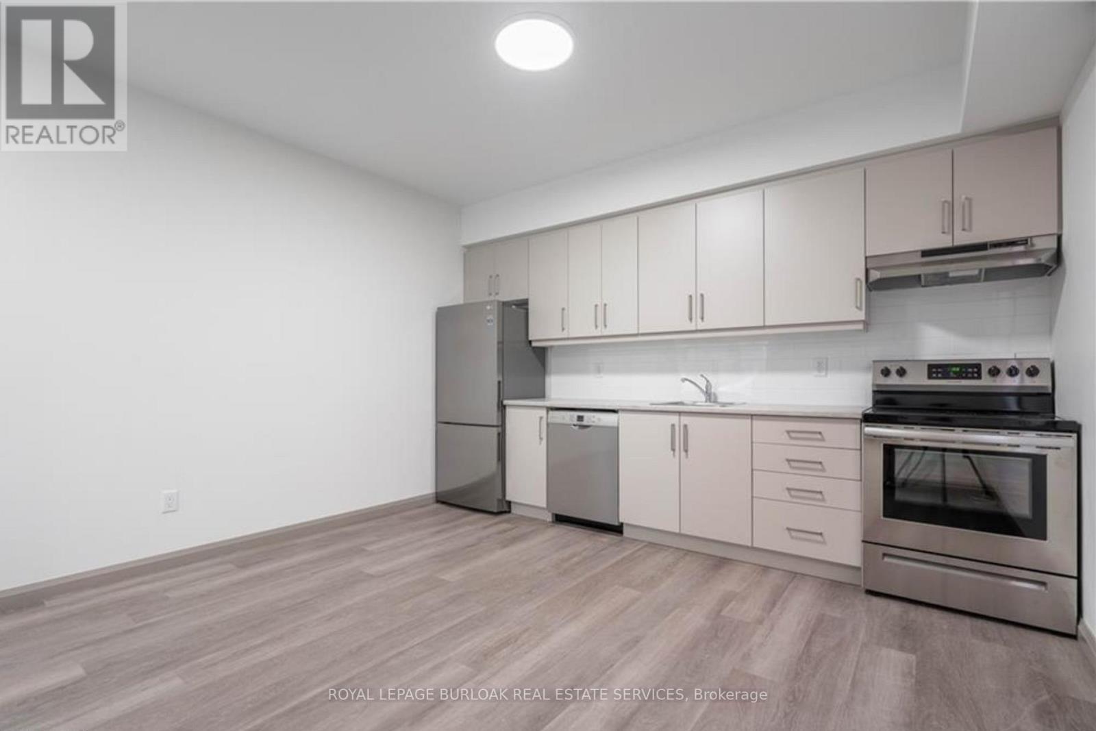 1B - 36 Grant Avenue, Hamilton, ON - Indoor Photo Showing Kitchen With Stainless Steel Kitchen