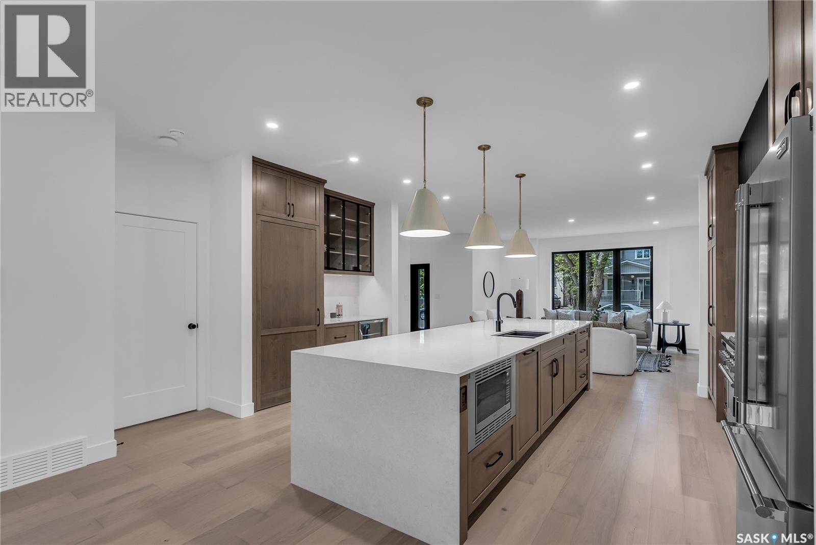 1121 13Th Street E, Saskatoon, SK - Indoor Photo Showing Kitchen With Upgraded Kitchen