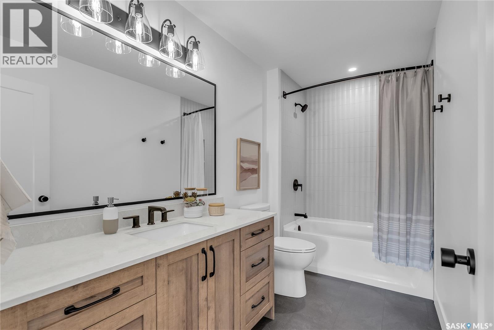 1121 13Th Street E, Saskatoon, SK - Indoor Photo Showing Bathroom