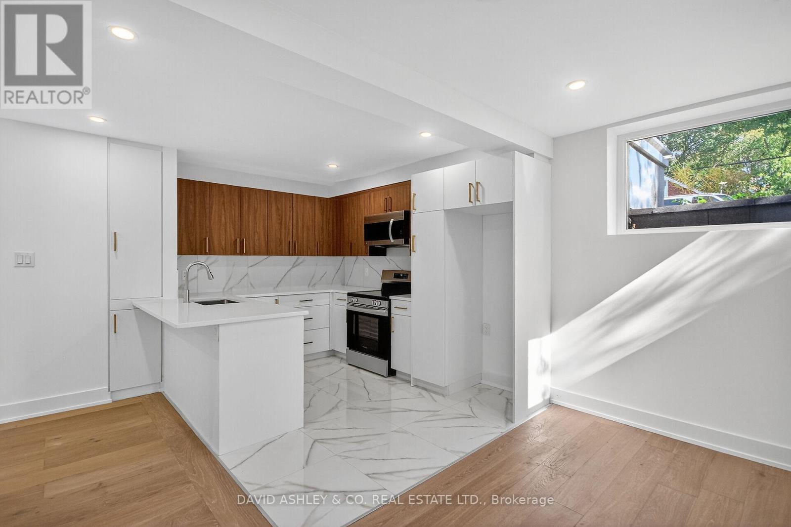 612 Tweedsmuir Avenue, Ottawa, ON - Indoor Photo Showing Kitchen