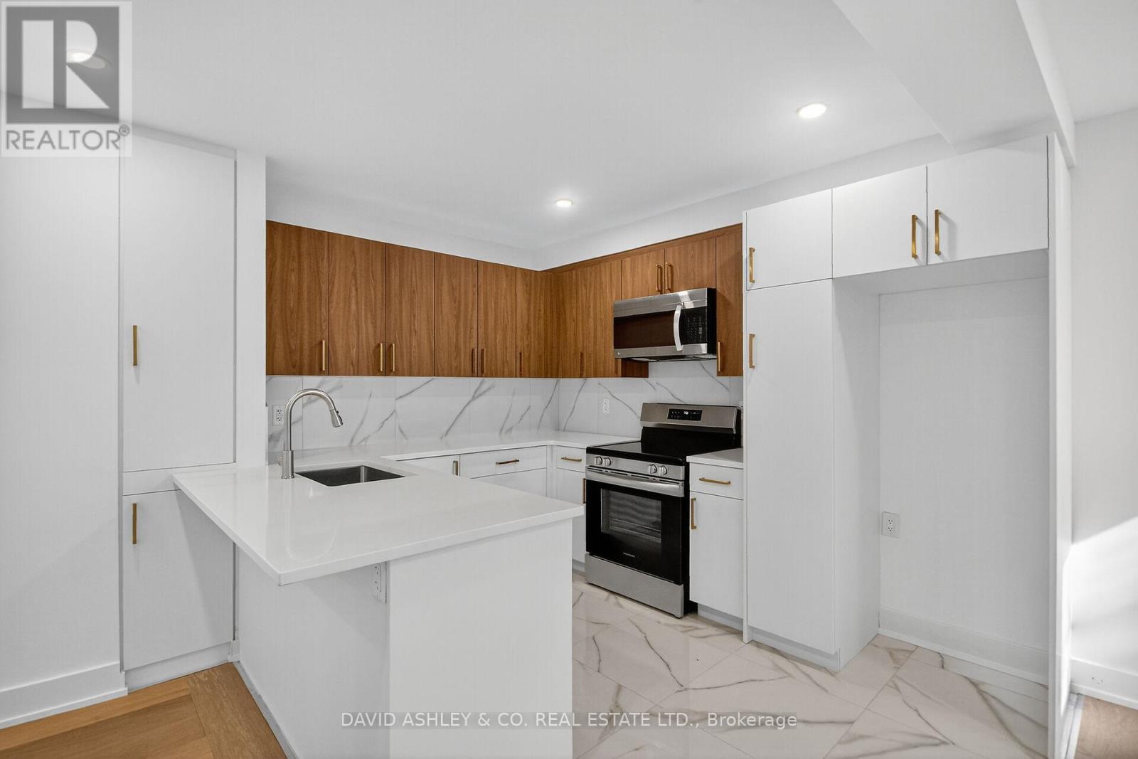 612 Tweedsmuir Avenue, Ottawa, ON - Indoor Photo Showing Kitchen