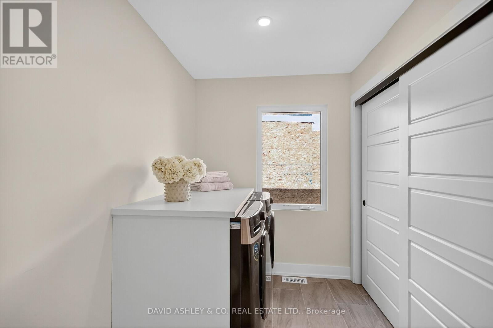 612 Tweedsmuir Avenue, Ottawa, ON - Indoor Photo Showing Other Room