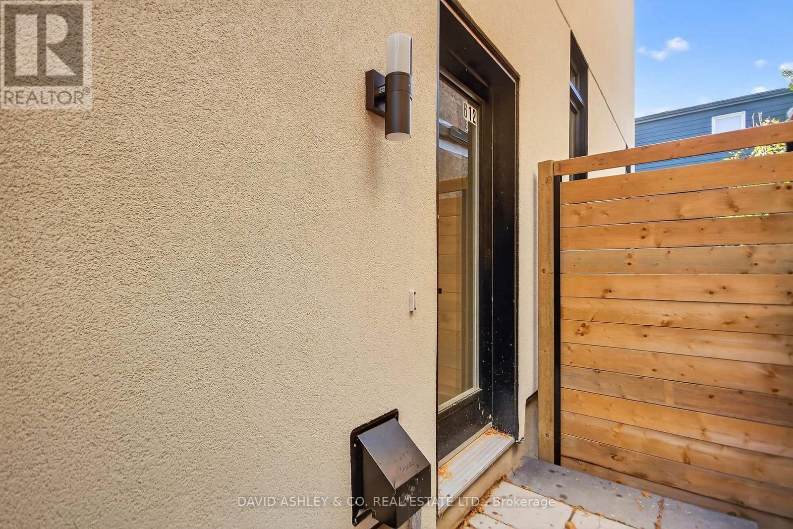 612 Tweedsmuir Avenue, Ottawa, ON - Outdoor With Exterior