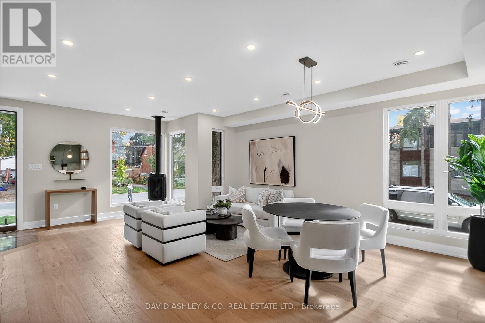 612 Tweedsmuir Avenue, Ottawa, ON - Indoor