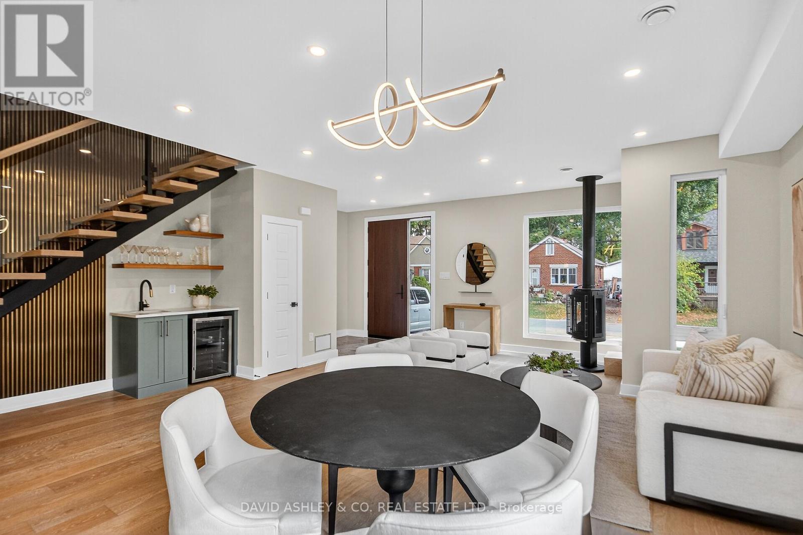 612 Tweedsmuir Avenue, Ottawa, ON - Indoor