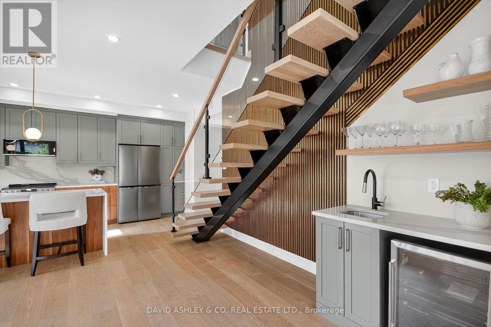 612 Tweedsmuir Avenue, Ottawa, ON - Indoor Photo Showing Kitchen