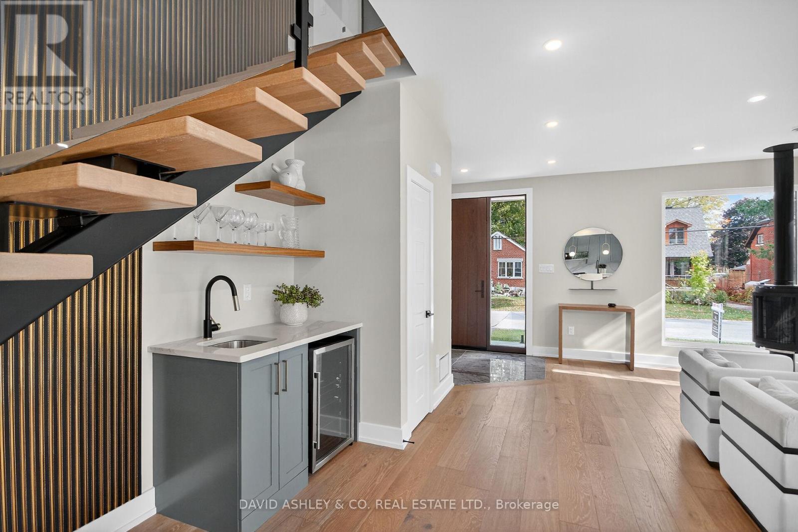 612 Tweedsmuir Avenue, Ottawa, ON - Indoor