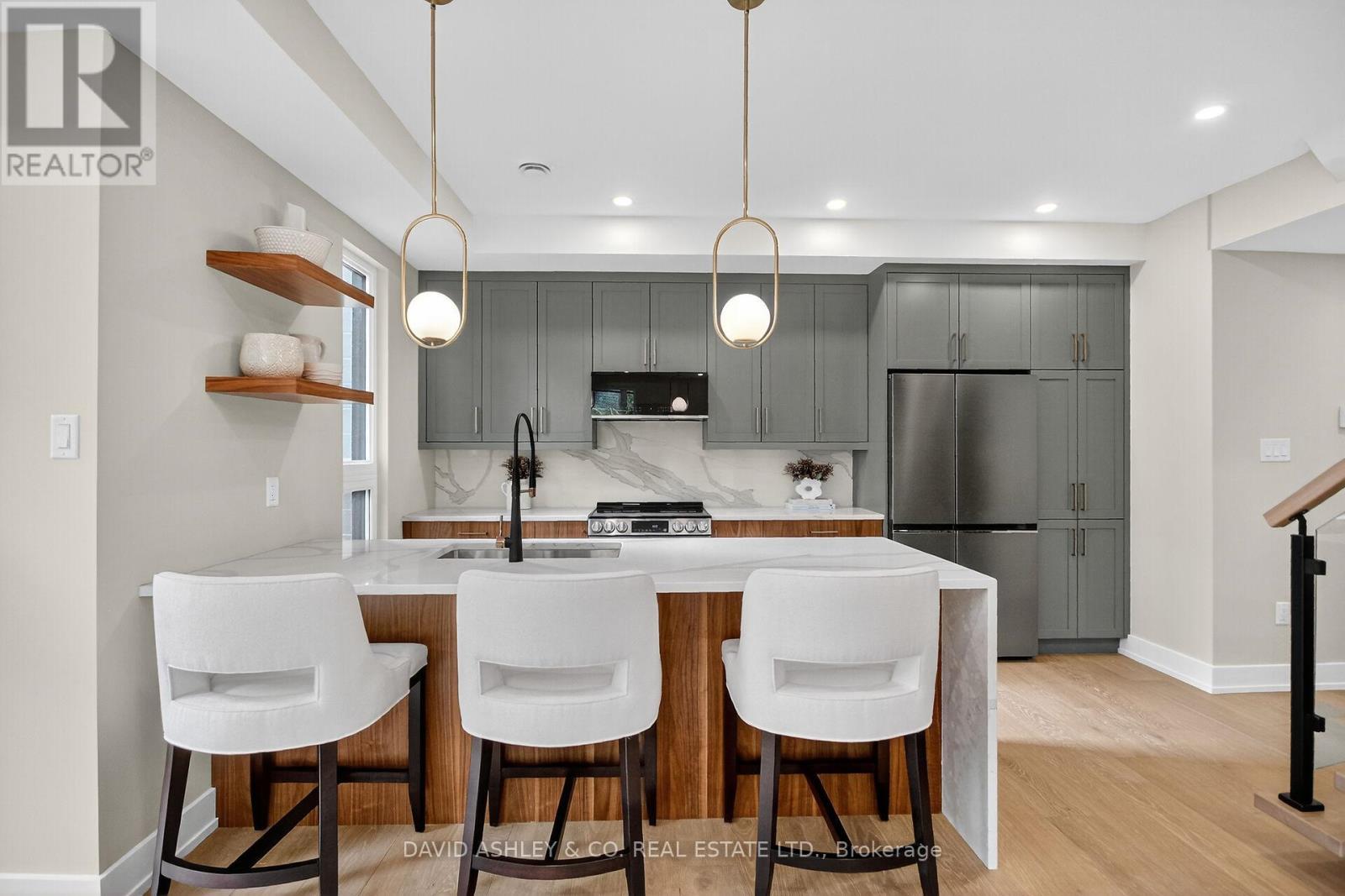 612 Tweedsmuir Avenue, Ottawa, ON - Indoor