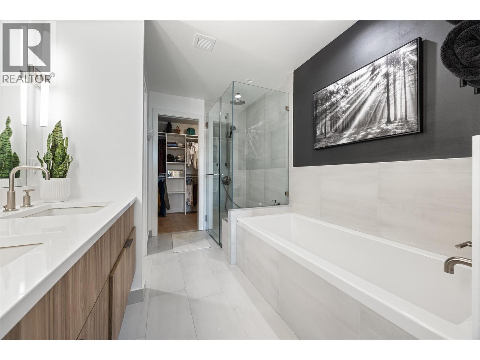 Stunning ensuite with dual vanities, large soaker tub and glass tile shower - 3000 Ariva Drive Unit# 3308, Kelowna, BC - Indoor Photo Showing Bathroom